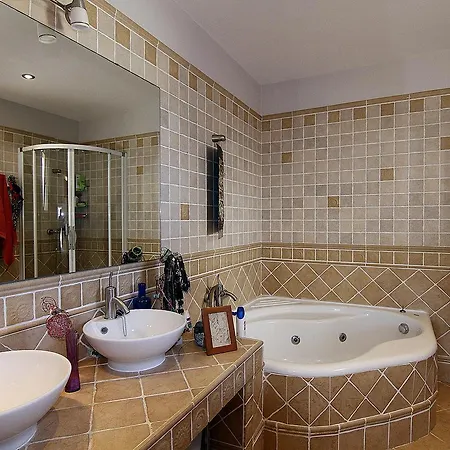 Exclusive 4 Bedroom Bungalow *